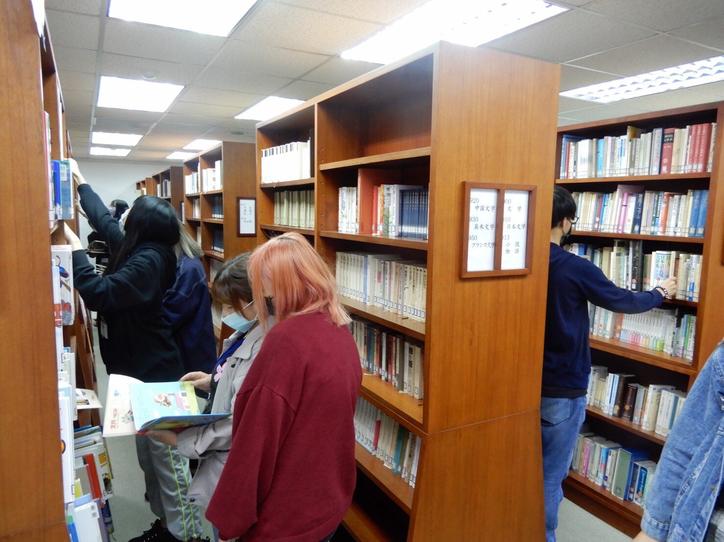 參觀日本台灣交流協會高雄事務所圖書室